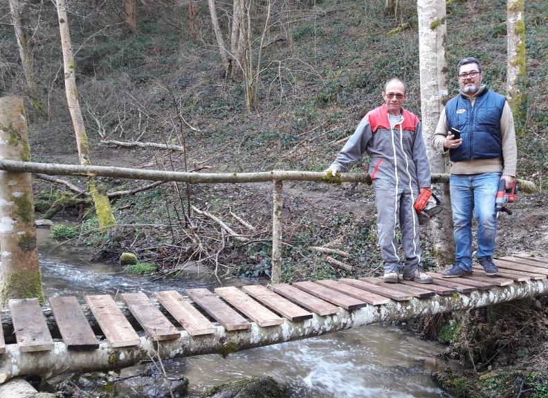 Forez : une passerelle sur la Curraize