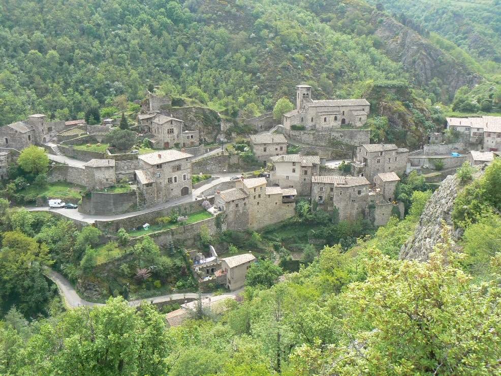 Découvrez des villages et des sentiers de caractère !