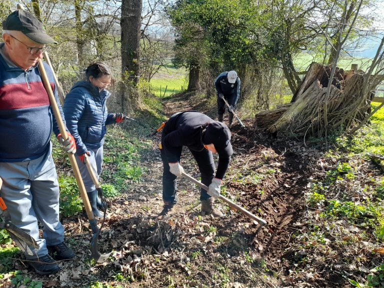 Les Trotte Menu entretiennent les sentiers