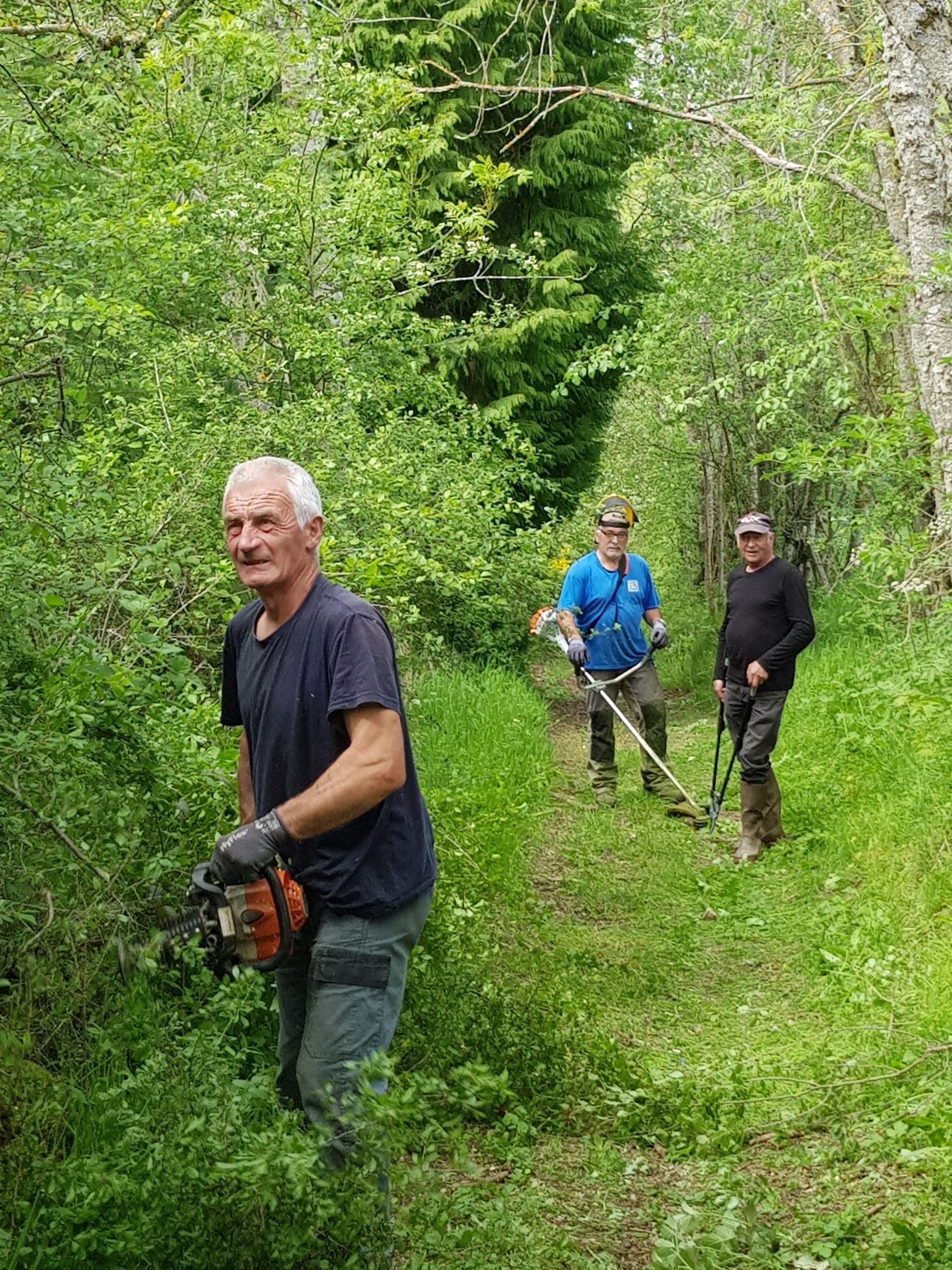 Les marcheurs de l’Aigue Blanche entretiennent les sentiers